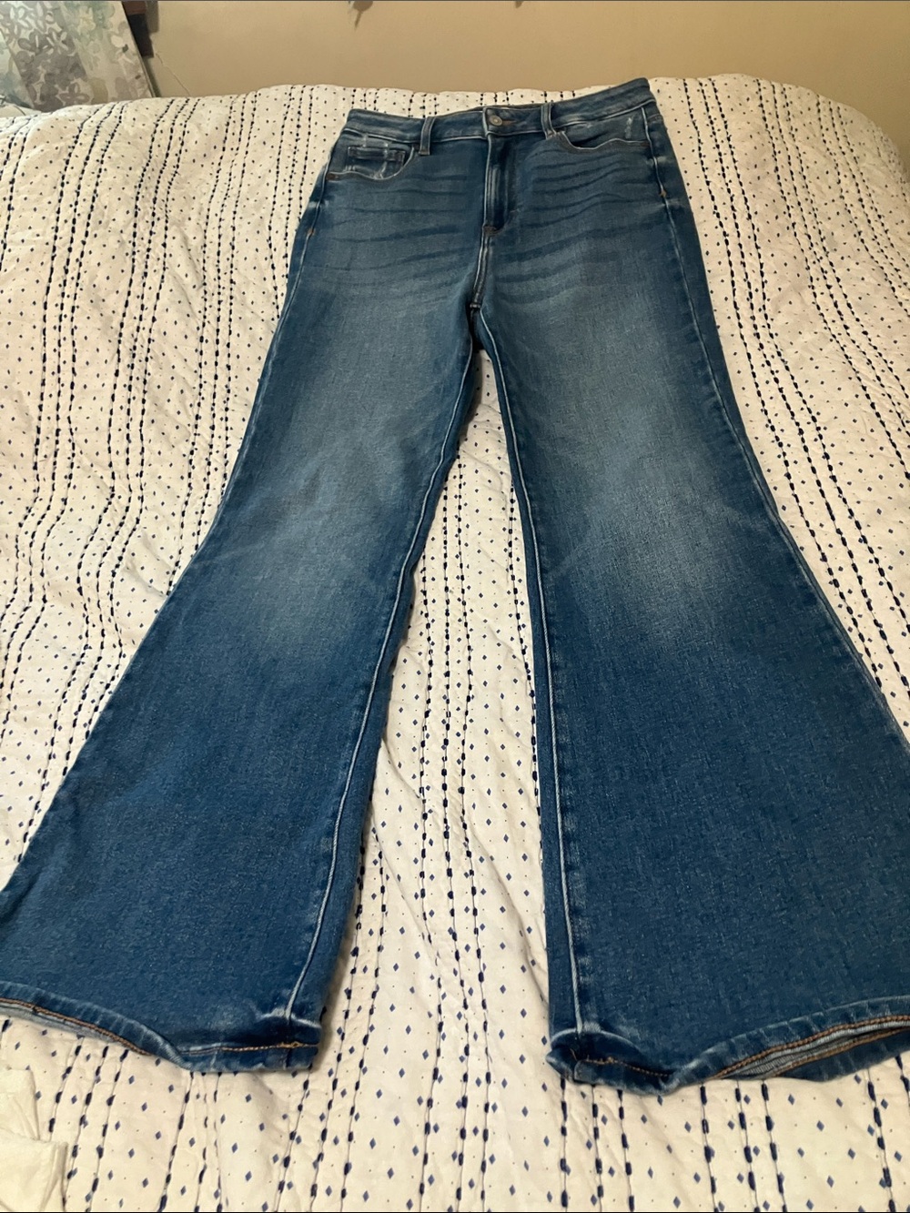 Women's Mid-Blue Flare Jeans - High-Rise